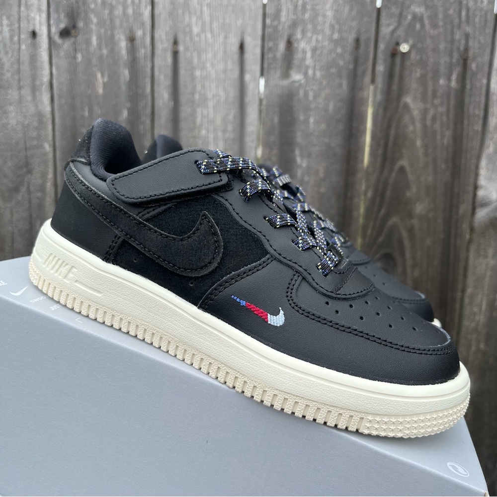 Nike Air Force 1 easy on size 1y black/sail